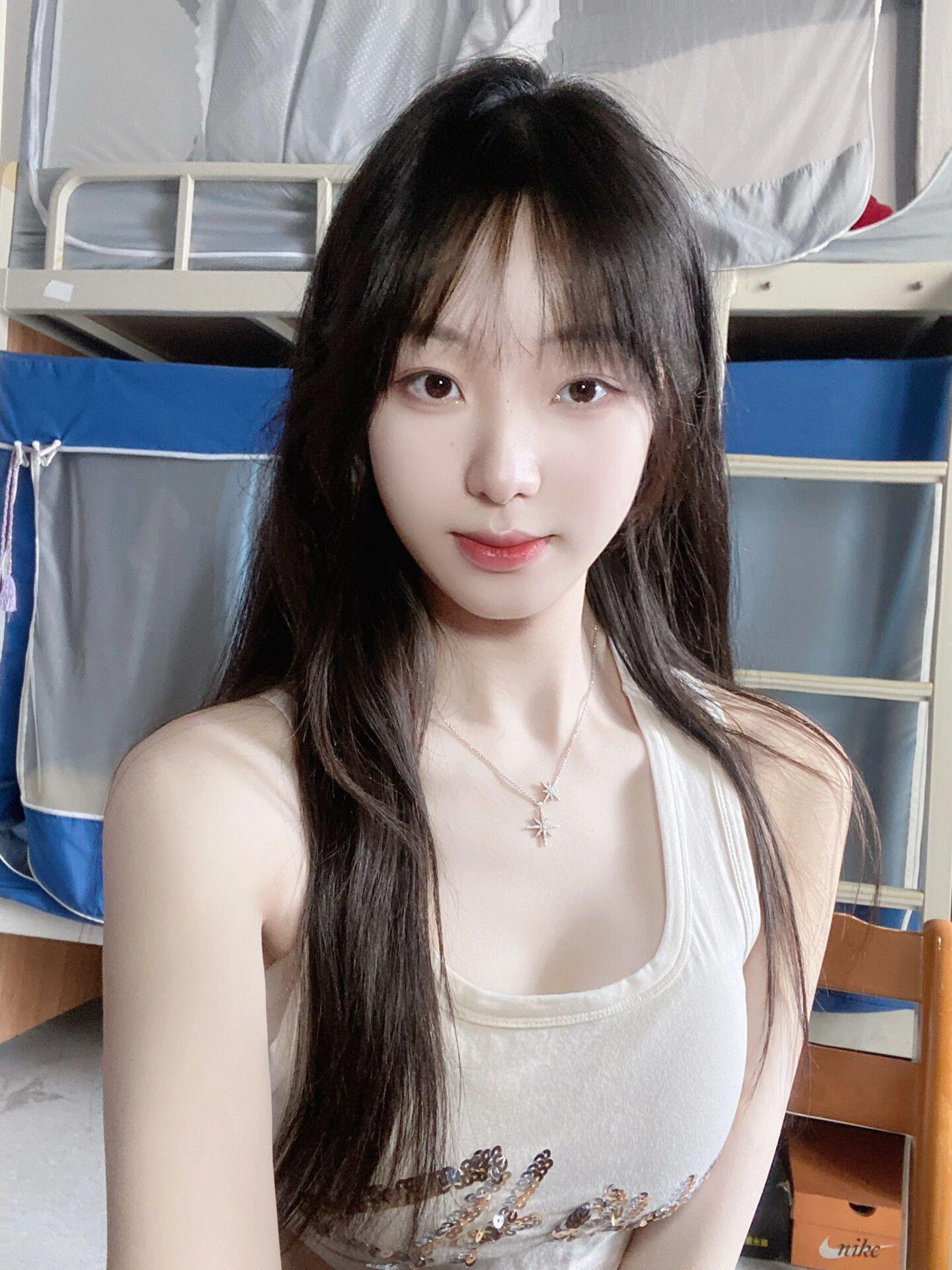 刚刚毕业不久的妹子